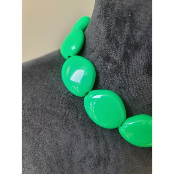 Women's Green Beaded Necklace With Silver Lobster Clasp Statement Jewelry - Picture 5 of 7